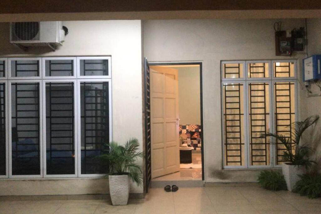Terrace House Near Stulang Laut Ciq Midvalley Ksl For 7Pax 新山 外观 照片
