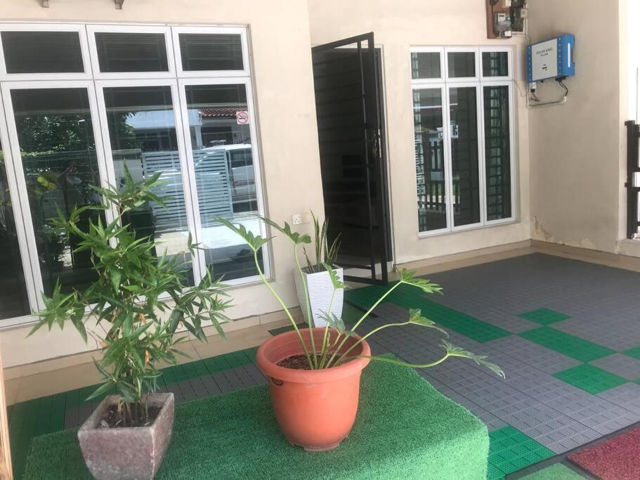 Terrace House Near Stulang Laut Ciq Midvalley Ksl For 7Pax 新山 外观 照片