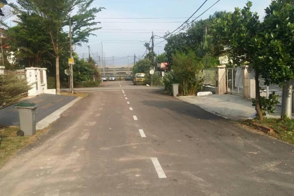 Terrace House Near Stulang Laut Ciq Midvalley Ksl For 7Pax 新山 外观 照片