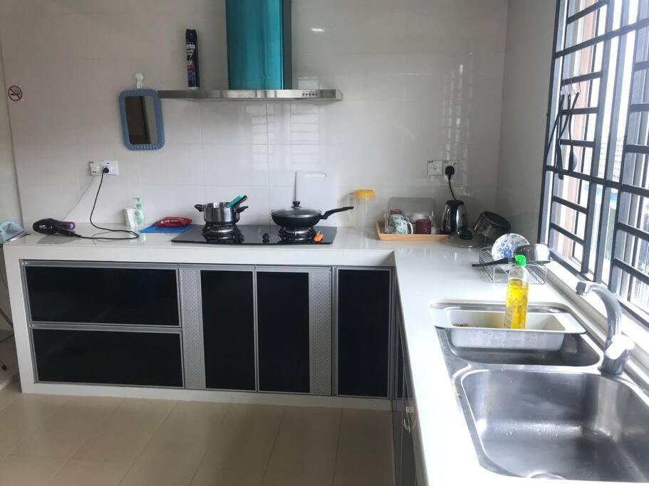 Terrace House Near Stulang Laut Ciq Midvalley Ksl For 7Pax 新山 外观 照片