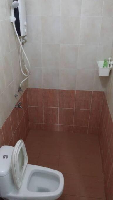 Terrace House Near Stulang Laut Ciq Midvalley Ksl For 7Pax 新山 外观 照片