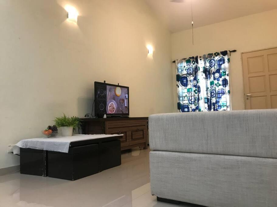 Terrace House Near Stulang Laut Ciq Midvalley Ksl For 7Pax 新山 外观 照片