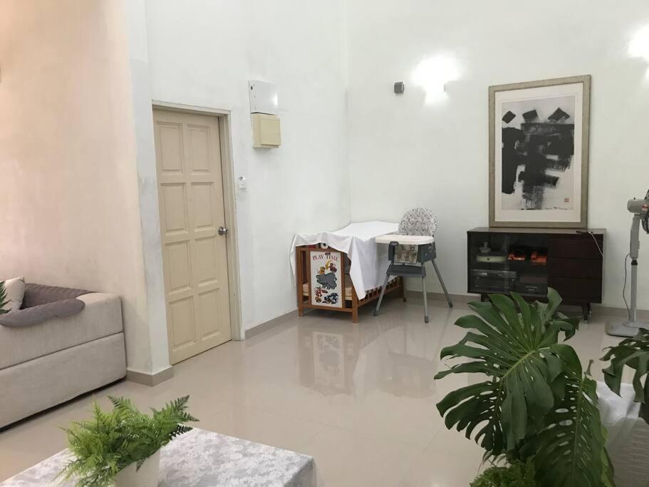 Terrace House Near Stulang Laut Ciq Midvalley Ksl For 7Pax 新山 外观 照片