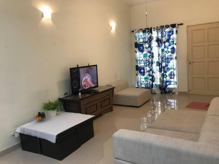 Terrace House Near Stulang Laut Ciq Midvalley Ksl For 7Pax 新山 外观 照片